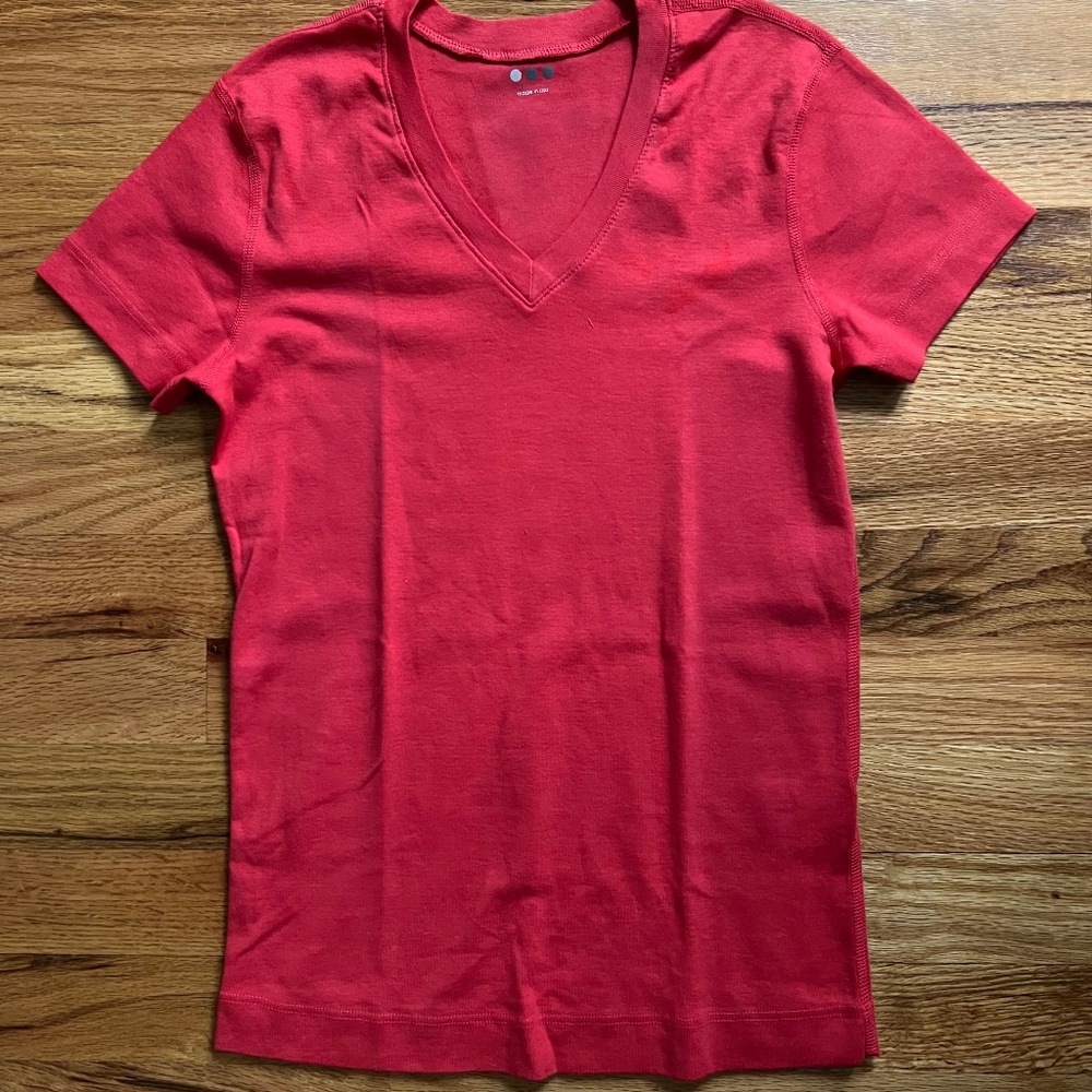 Three Dots V-neck coral red s/s 100% cotton tee shirt women’s small NWOT USA!